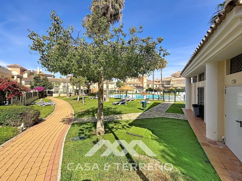 4 bedroom Apartment for sale in Caleta de Velez with garage - € 370,000 (Ref: 9884463)