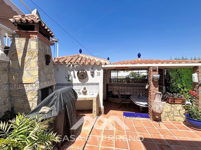 2 bedroom Villa for sale in Torrox-Costa with pool garage - € 399,000 (Ref: 9884464)
