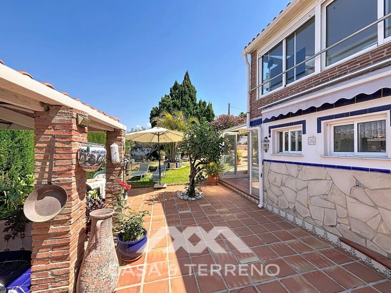 2 bedroom Villa for sale in Torrox-Costa with pool garage - € 399,000 (Ref: 9884464)