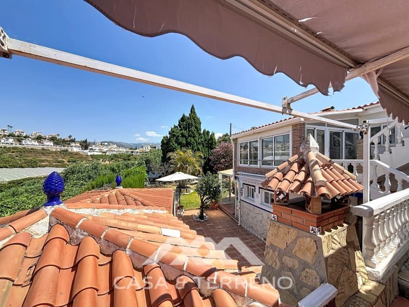 2 bedroom Villa for sale in Torrox-Costa with pool garage - € 399,000 (Ref: 9884464)