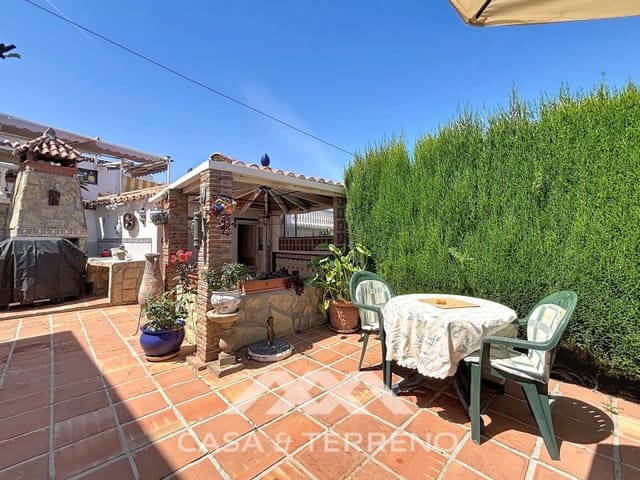 2 bedroom Villa for sale in Urbanización Santa Rosa, Torrox with pool garage - € 399,000 (Ref: 9884464)