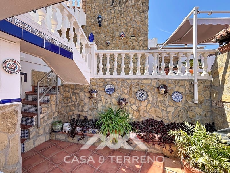 2 bedroom Villa for sale in Torrox-Costa with pool garage - € 399,000 (Ref: 9884464)