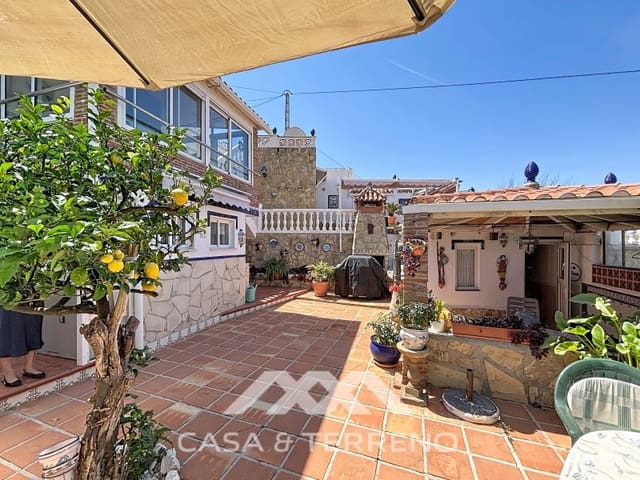 2 bedroom Villa for sale in Urbanización Santa Rosa, Torrox with pool garage - € 399,000 (Ref: 9884464)