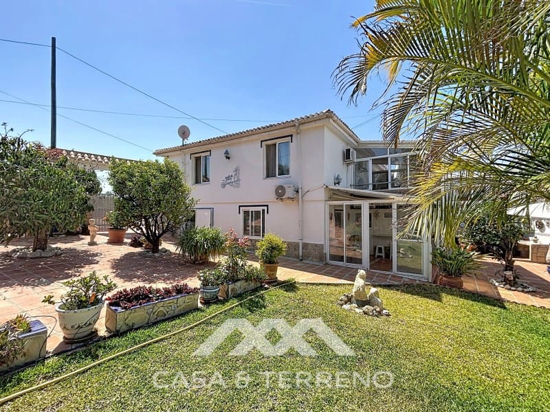 2 bedroom Villa for sale in Torrox-Costa with pool garage - € 399,000 (Ref: 9884464)