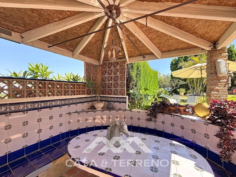 2 bedroom Villa for sale in Torrox-Costa with pool garage - € 399,000 (Ref: 9884464)