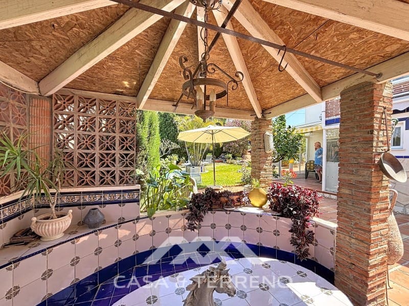 2 bedroom Villa for sale in Torrox-Costa with pool garage - € 399,000 (Ref: 9884464)