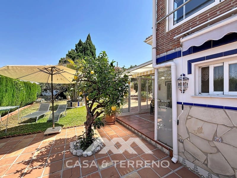 2 bedroom Villa for sale in Torrox-Costa with pool garage - € 399,000 (Ref: 9884464)