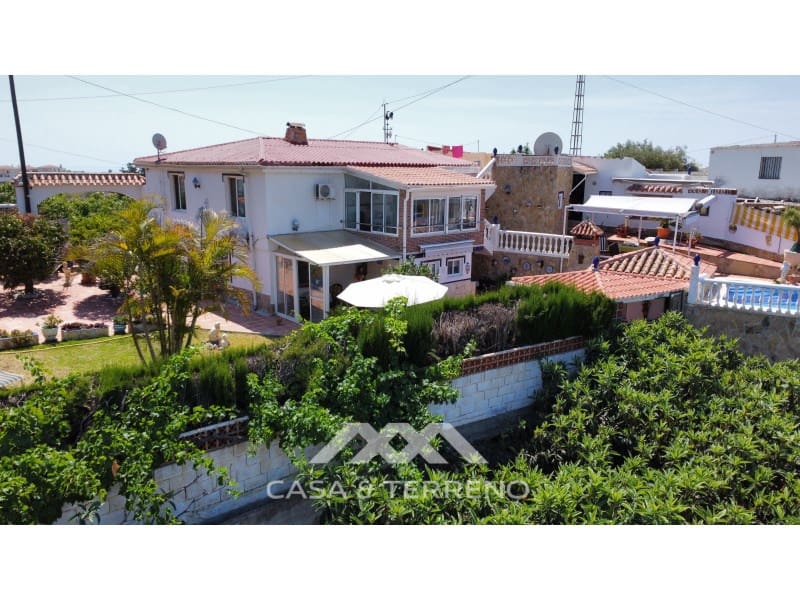 2 bedroom Villa for sale in Torrox-Costa with pool garage - € 399,000 (Ref: 9884464)