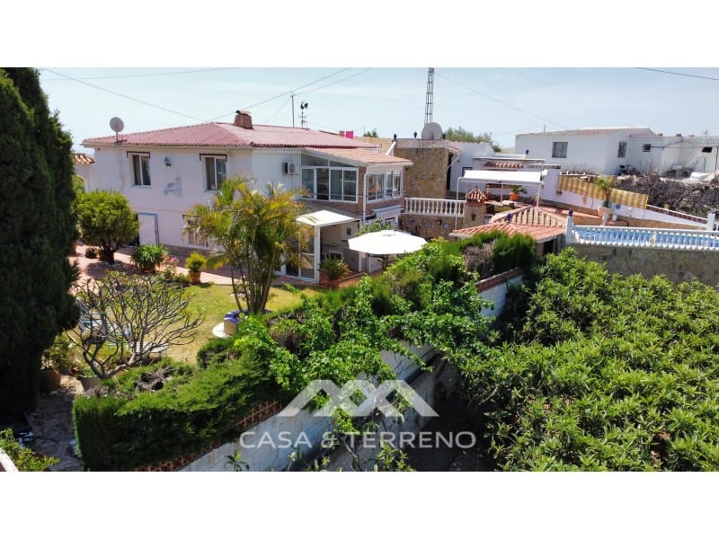 2 bedroom Villa for sale in Torrox-Costa with pool garage - € 399,000 (Ref: 9884464)