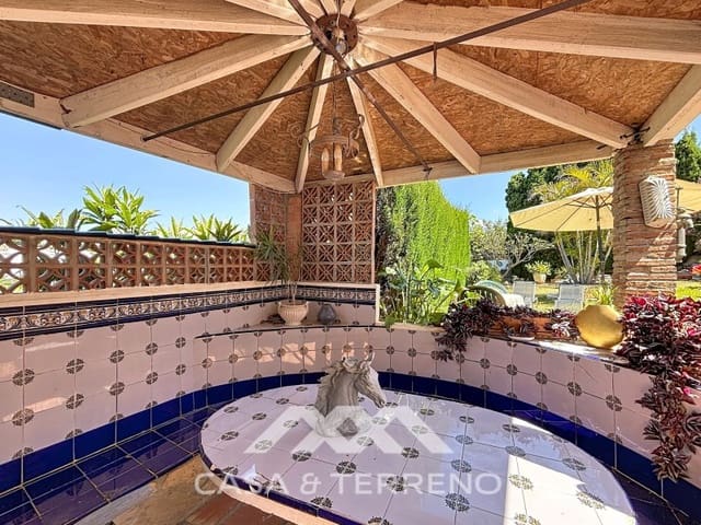 2 bedroom Villa for sale in Urbanización Santa Rosa, Torrox with pool garage - € 399,000 (Ref: 9884464)