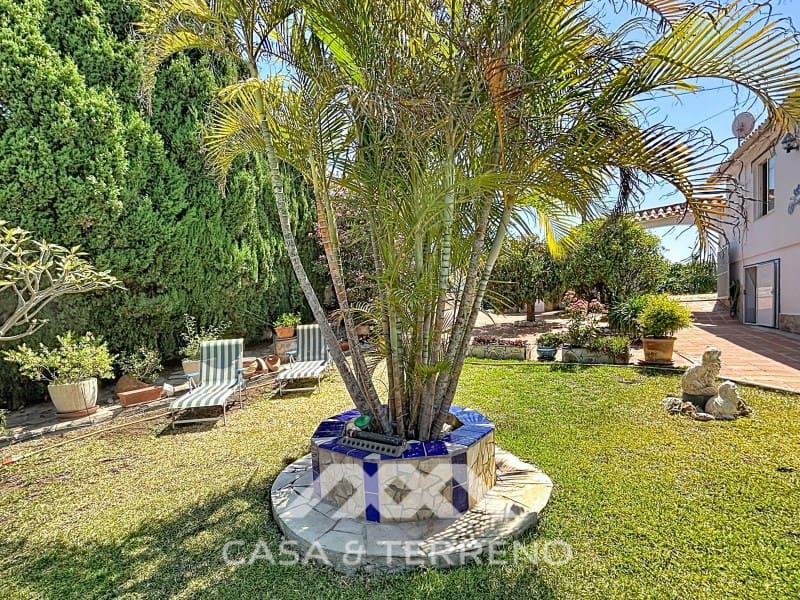 2 bedroom Villa for sale in Torrox-Costa with pool garage - € 399,000 (Ref: 9884464)