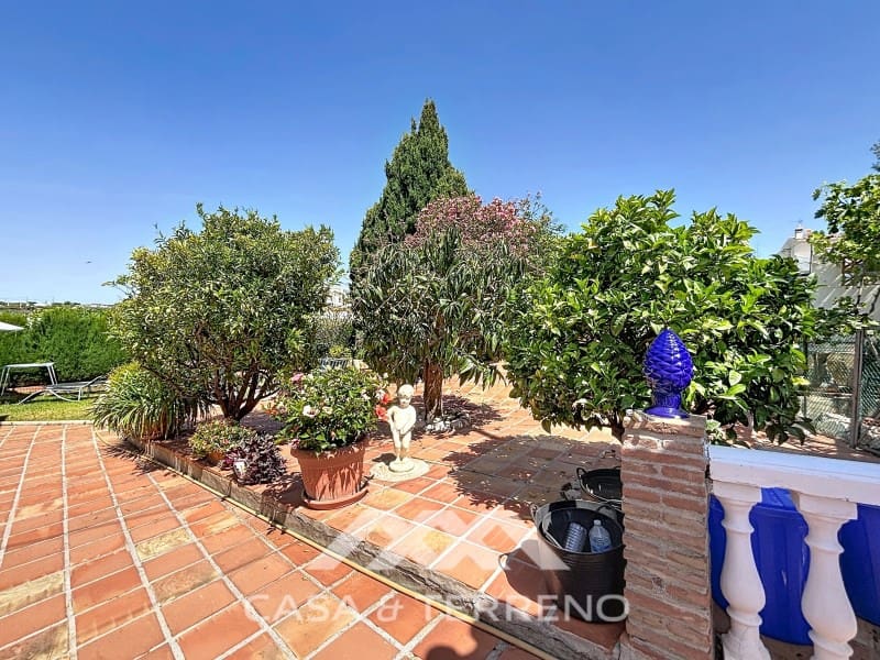 2 bedroom Villa for sale in Torrox-Costa with pool garage - € 399,000 (Ref: 9884464)