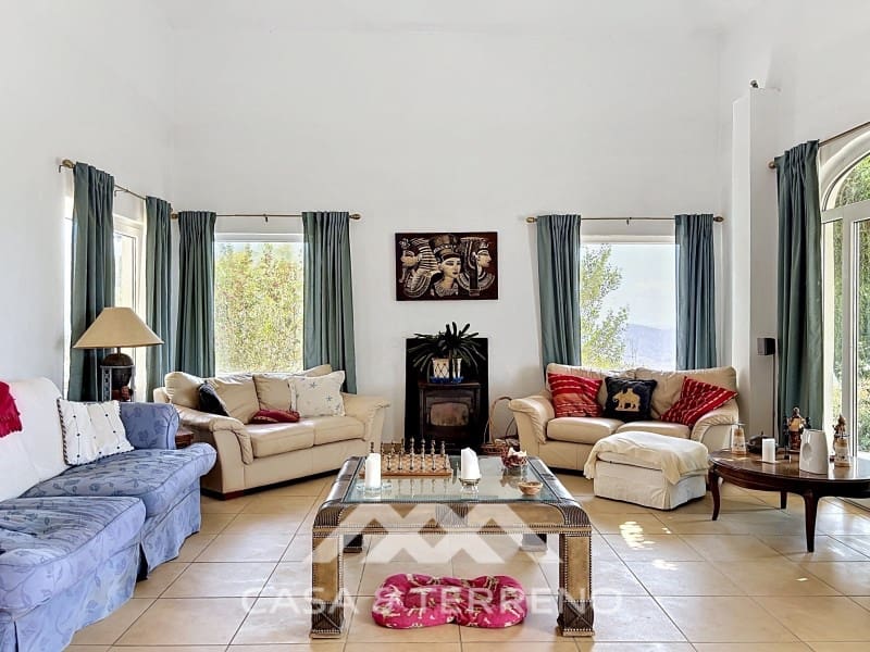 Chalet de 4 habitaciones en Canillas de Aceituno en venta - 449.000 € (Ref: 9884465)