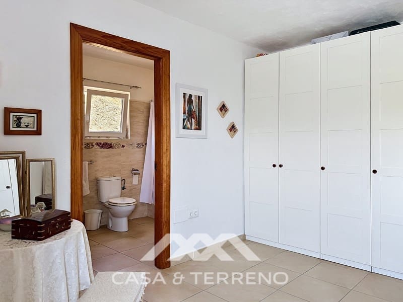 Chalet de 4 habitaciones en Canillas de Aceituno en venta - 449.000 € (Ref: 9884465)
