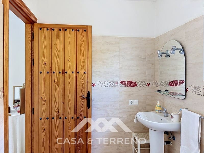 Chalet de 4 habitaciones en Canillas de Aceituno en venta - 449.000 € (Ref: 9884465)