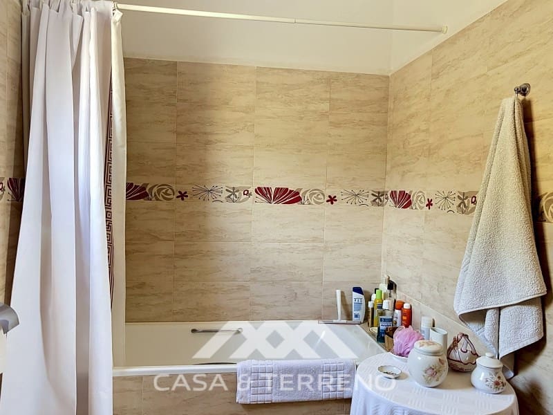 Chalet de 4 habitaciones en Canillas de Aceituno en venta - 449.000 € (Ref: 9884465)