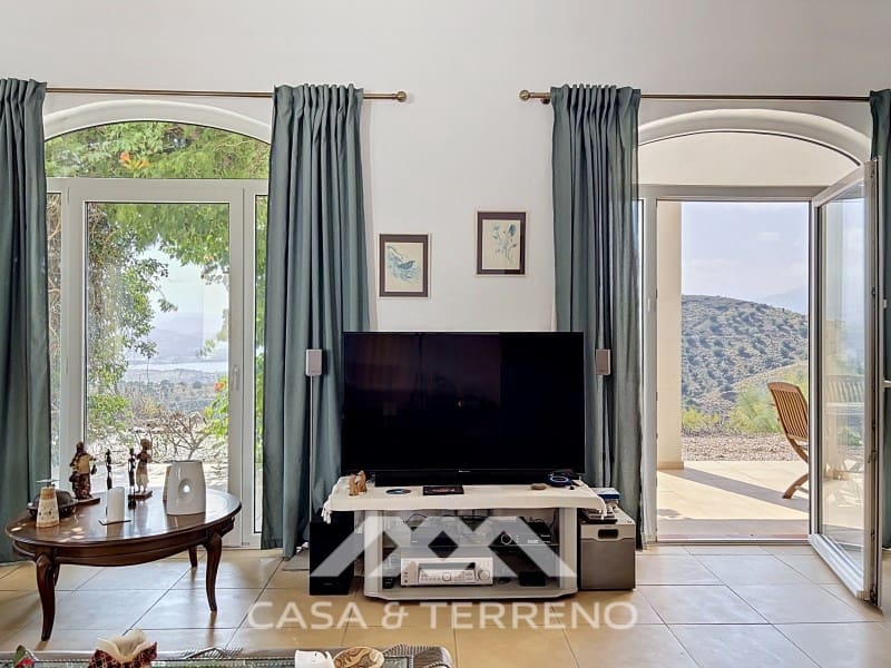Chalet de 4 habitaciones en Canillas de Aceituno en venta - 449.000 € (Ref: 9884465)
