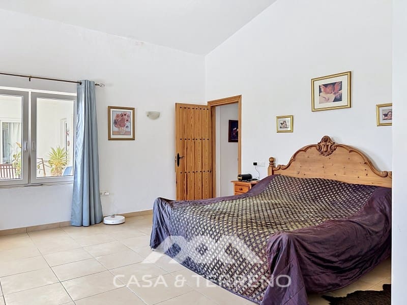 Chalet de 4 habitaciones en Canillas de Aceituno en venta - 449.000 € (Ref: 9884465)