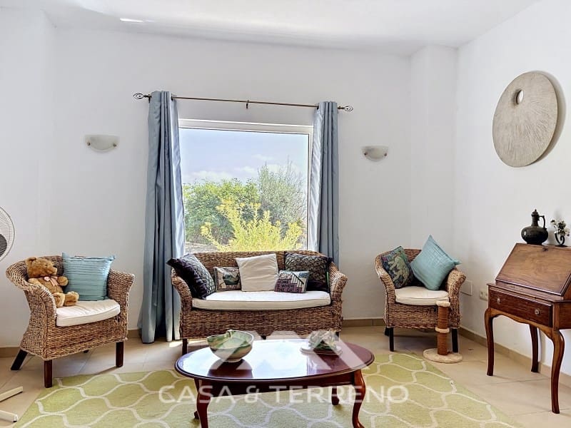 Chalet de 4 habitaciones en Canillas de Aceituno en venta - 449.000 € (Ref: 9884465)