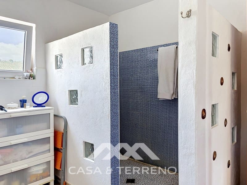 Chalet de 4 habitaciones en Canillas de Aceituno en venta - 449.000 € (Ref: 9884465)