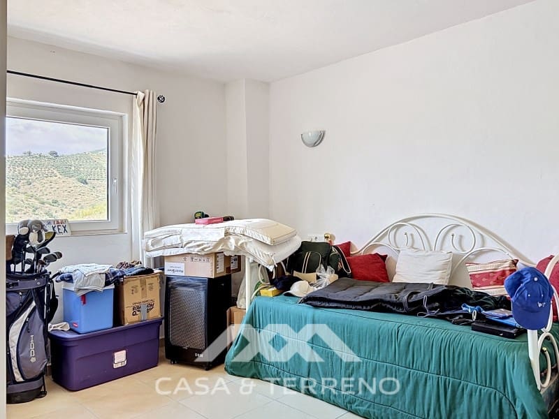 Chalet de 4 habitaciones en Canillas de Aceituno en venta - 449.000 € (Ref: 9884465)