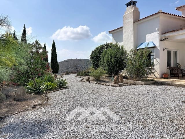 Chalet de 4 habitaciones en Canillas de Aceituno en venta - 449.000 € (Ref: 9884465)