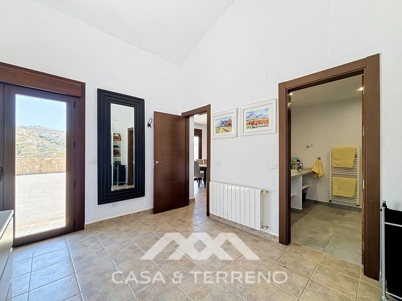 3 bedroom Villa for sale in Canillas de Aceituno with garage - € 485,000 (Ref: 9896613)