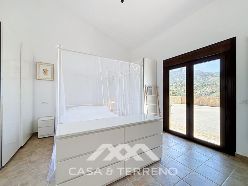 3 bedroom Villa for sale in Canillas de Aceituno with garage - € 485,000 (Ref: 9896613)