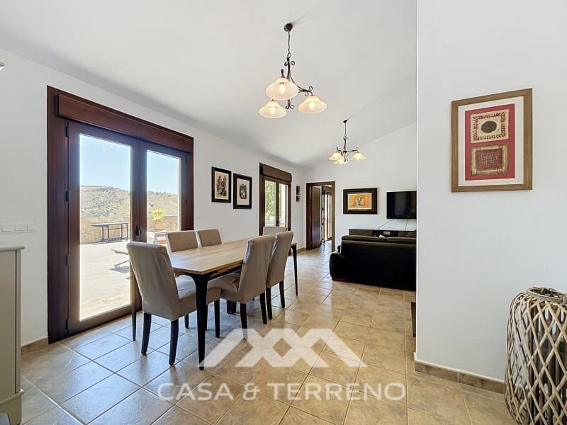 3 bedroom Villa for sale in Canillas de Aceituno with garage - € 485,000 (Ref: 9896613)