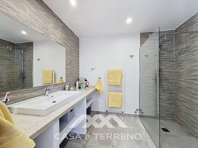 3 quarto Moradia para venda em Canillas de Aceituno com garagem - 485 000 € (Ref: 9896613)