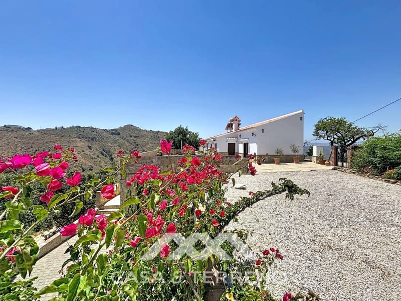 3 bedroom Villa for sale in Canillas de Aceituno with garage - € 485,000 (Ref: 9896613)