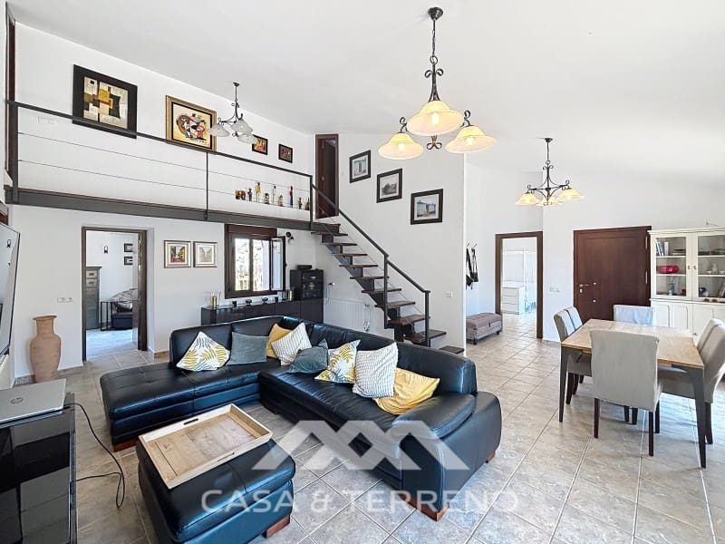 3 bedroom Villa for sale in Canillas de Aceituno with garage - € 485,000 (Ref: 9896613)