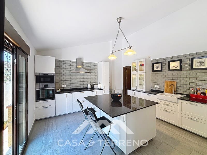 3 bedroom Villa for sale in Canillas de Aceituno with garage - € 485,000 (Ref: 9896613)