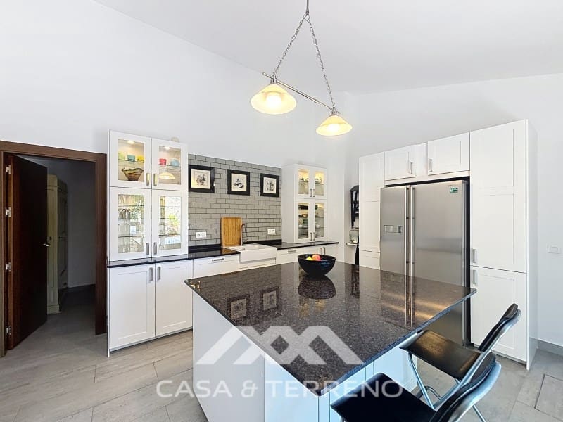 3 bedroom Villa for sale in Canillas de Aceituno with garage - € 485,000 (Ref: 9896613)