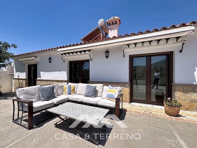 3 bedroom Villa for sale in Canillas de Aceituno with garage - € 485,000 (Ref: 9896613)