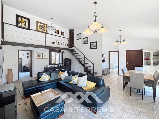 3 bedroom Villa for sale in Canillas de Aceituno with garage - € 485,000 (Ref: 9896613)
