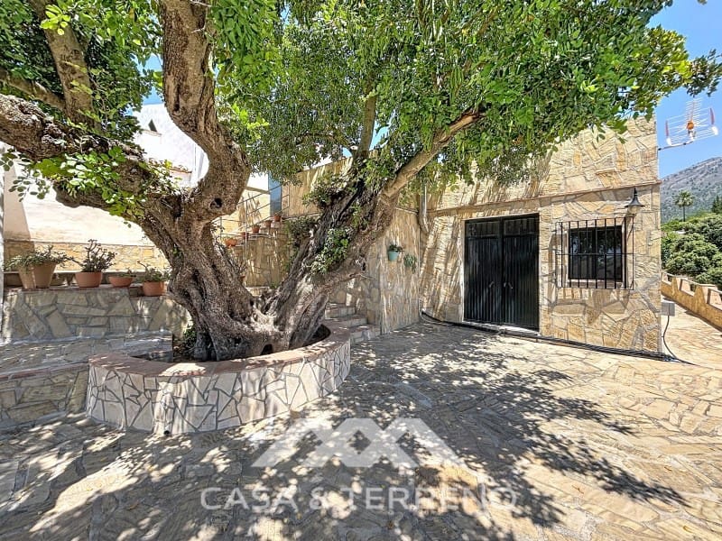 3 bedroom Villa for sale in Canillas de Aceituno with garage - € 485,000 (Ref: 9896613)