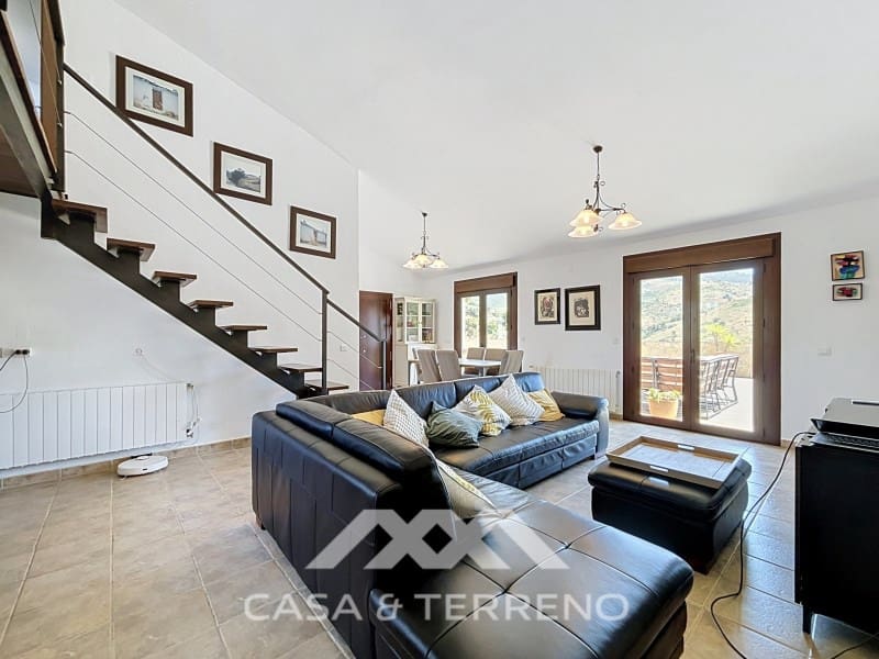 3 bedroom Villa for sale in Canillas de Aceituno with garage - € 485,000 (Ref: 9896613)