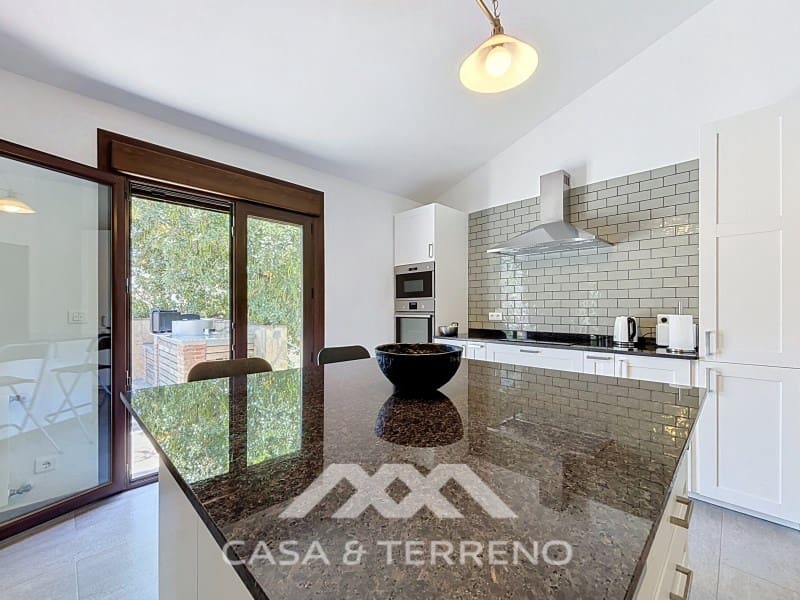 3 bedroom Villa for sale in Canillas de Aceituno with garage - € 485,000 (Ref: 9896613)