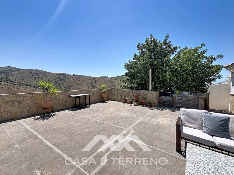 3 bedroom Villa for sale in Canillas de Aceituno with garage - € 485,000 (Ref: 9896613)