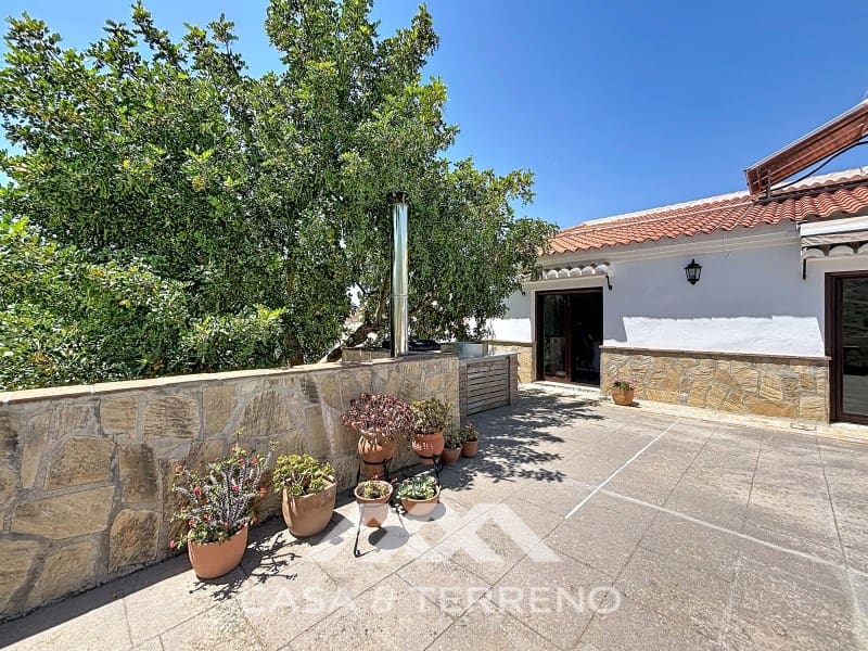 3 bedroom Villa for sale in Canillas de Aceituno with garage - € 485,000 (Ref: 9896613)