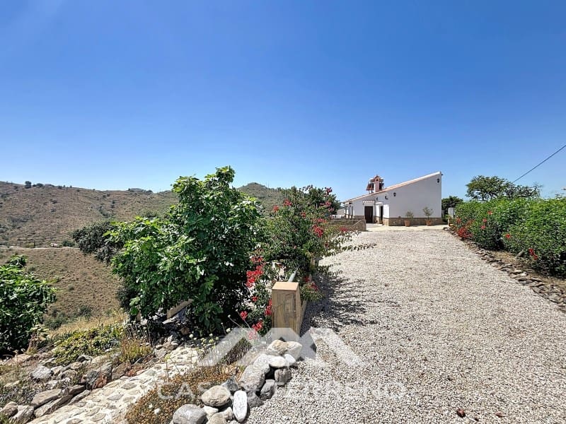 3 bedroom Villa for sale in Canillas de Aceituno with garage - € 485,000 (Ref: 9896613)