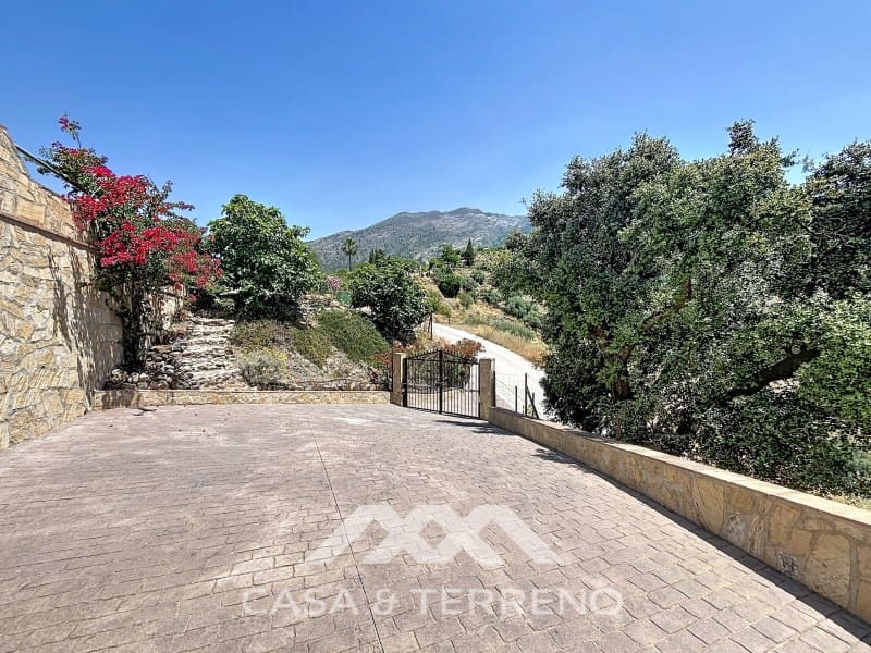 3 bedroom Villa for sale in Canillas de Aceituno with garage - € 485,000 (Ref: 9896613)