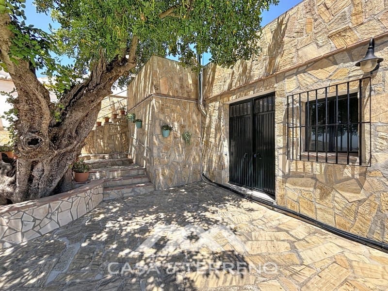 3 bedroom Villa for sale in Canillas de Aceituno with garage - € 485,000 (Ref: 9896613)