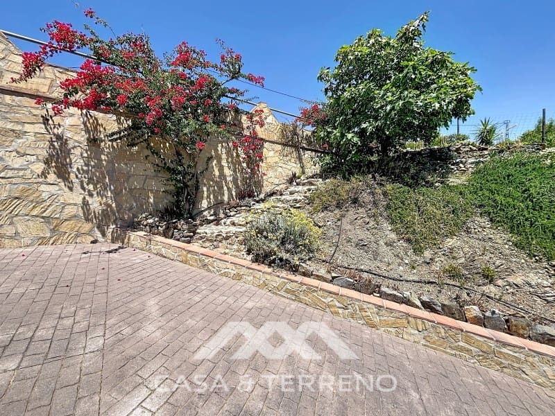 3 bedroom Villa for sale in Canillas de Aceituno with garage - € 485,000 (Ref: 9896613)