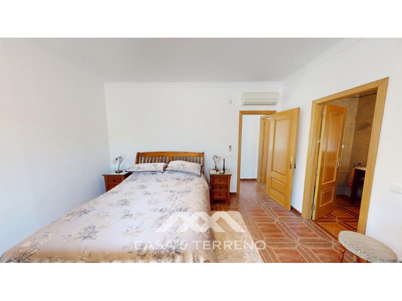 4 soveværelse Villa til salg i Algarrobo med swimmingpool garage - € 625.000 (Ref: 9912842)