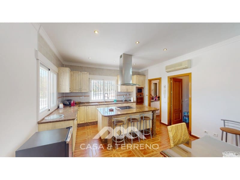 4 soveværelse Villa til salg i Algarrobo med swimmingpool garage - € 625.000 (Ref: 9912842)