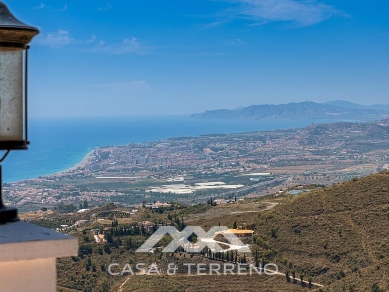 4 soveværelse Villa til salg i Algarrobo med swimmingpool garage - € 625.000 (Ref: 9912842)