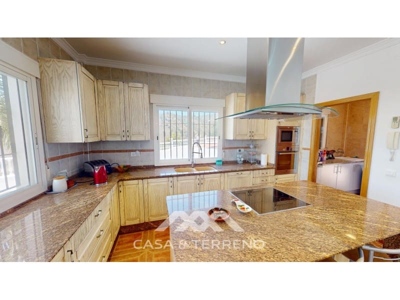 4 soveværelse Villa til salg i Algarrobo med swimmingpool garage - € 625.000 (Ref: 9912842)