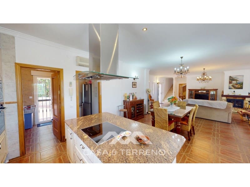 4 soveværelse Villa til salg i Algarrobo med swimmingpool garage - € 625.000 (Ref: 9912842)